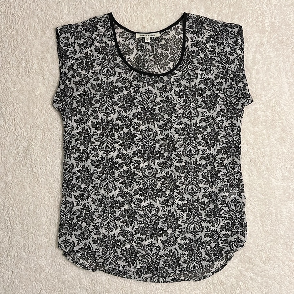 Black Rainn Black and White Damask Pattern Shirt Women’s Size Small Blouse Top